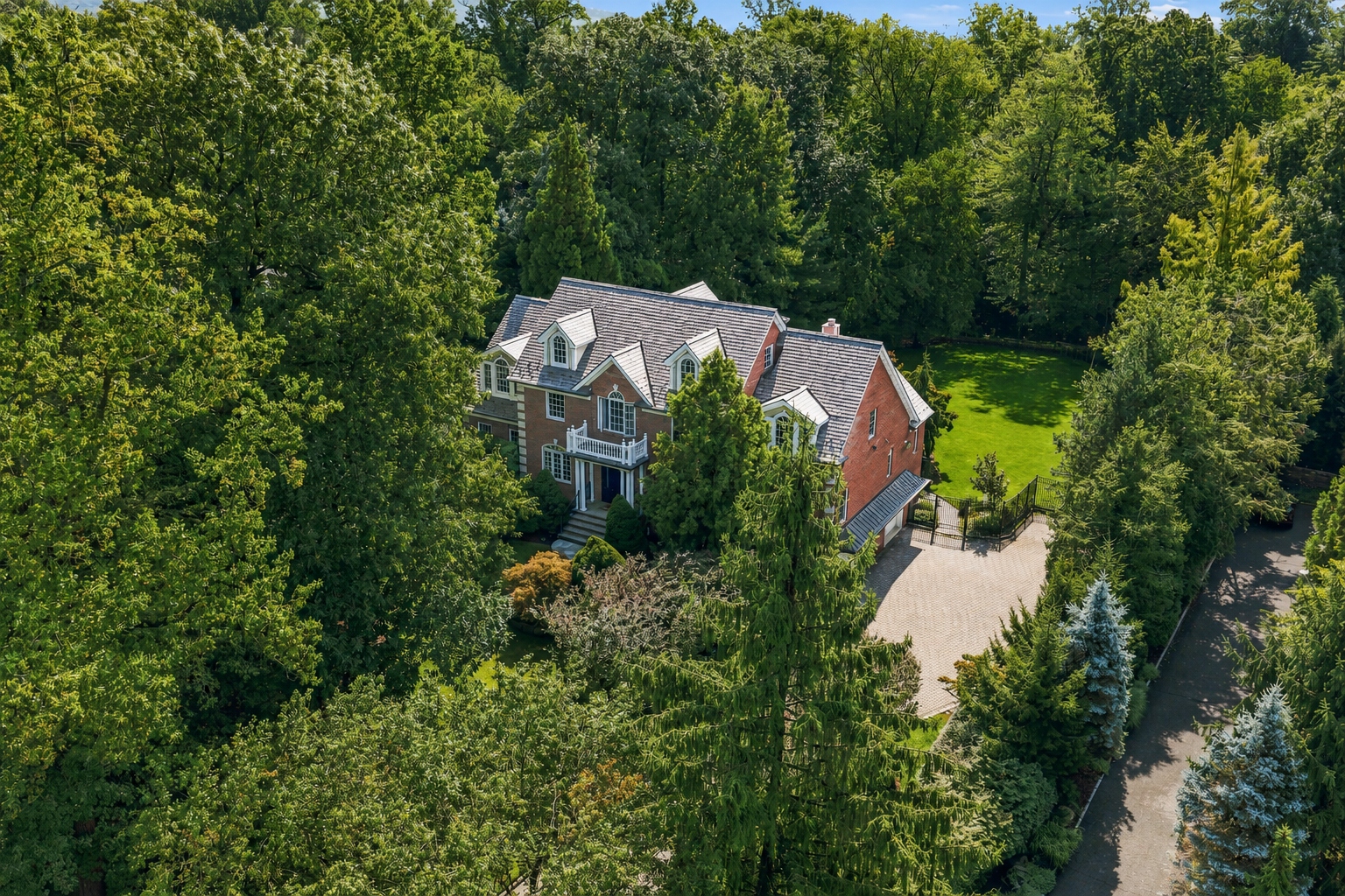 Front facade at 285 Hartshorn Drive, Short Hills