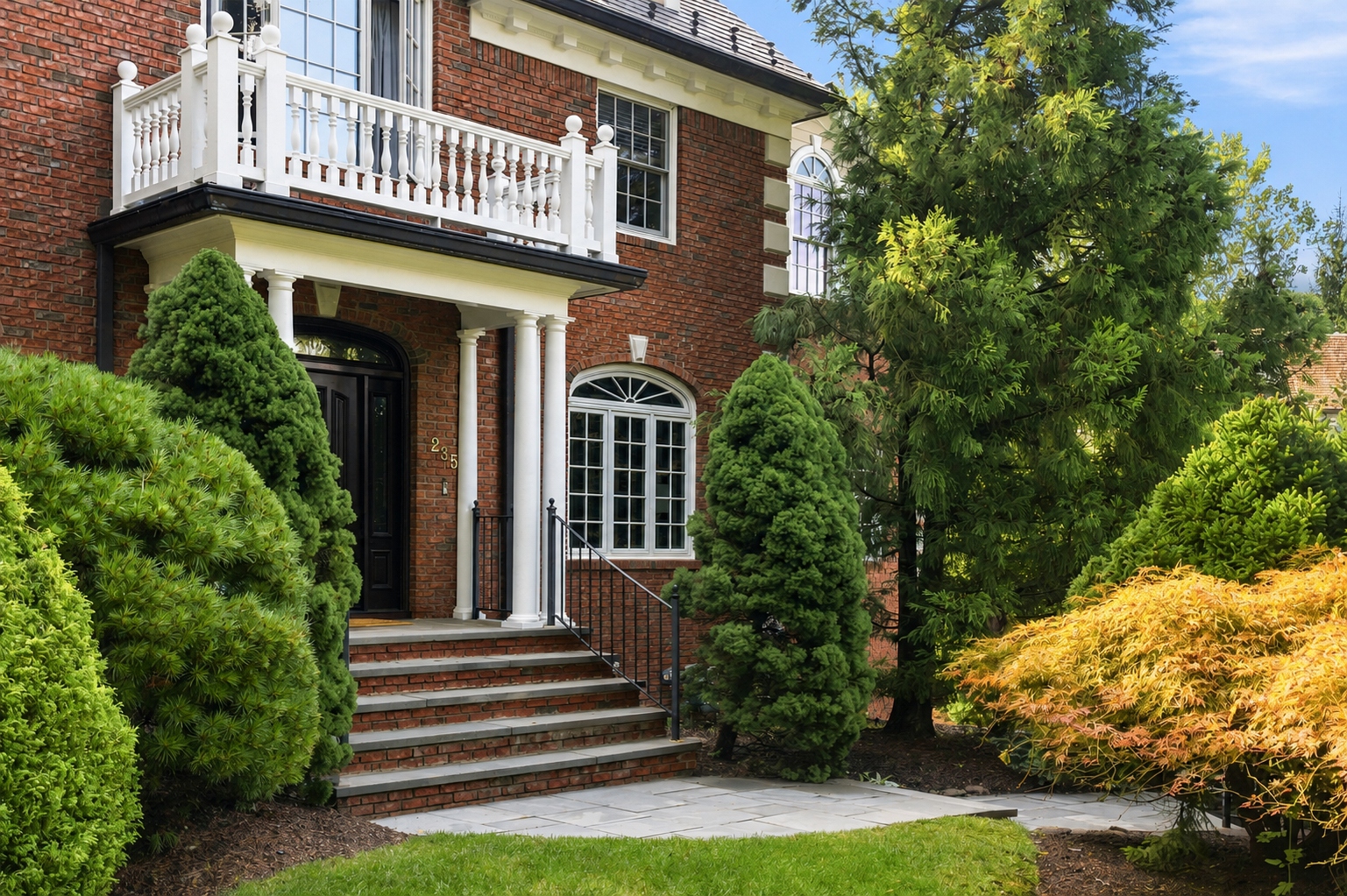 Front approach at 285 Hartshorn Drive, Short Hills